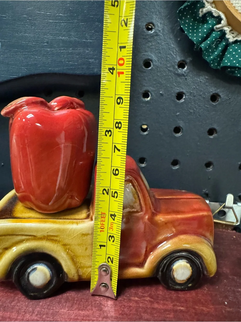 Apple Farm Truck Salt & Pepper Shaker Retro Ceramic Novelty Set Farmhouse Fall